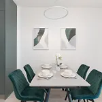 Chloe\'S Luxury Apartment & Ev Charger & Free Private Parking
