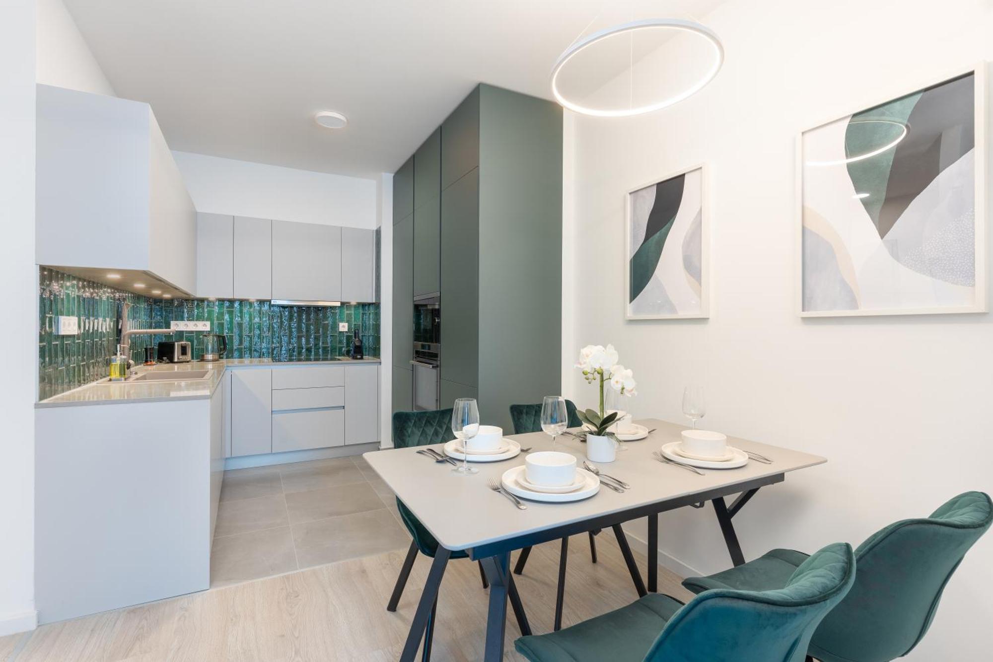 Chloe's Luxury & Ev Charger & Free Private Parking Apartment