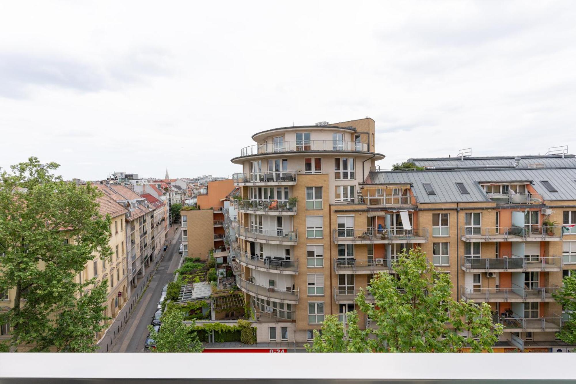 Chloe's Luxury & Ev Charger & Free Private Parking Budapesta